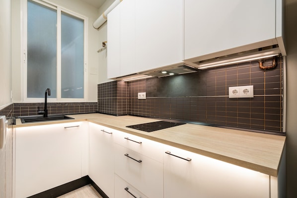 Fridge, microwave, oven, dishwasher - apartamento en metro IBIZA (Madrid)