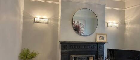 Télévision, cheminée