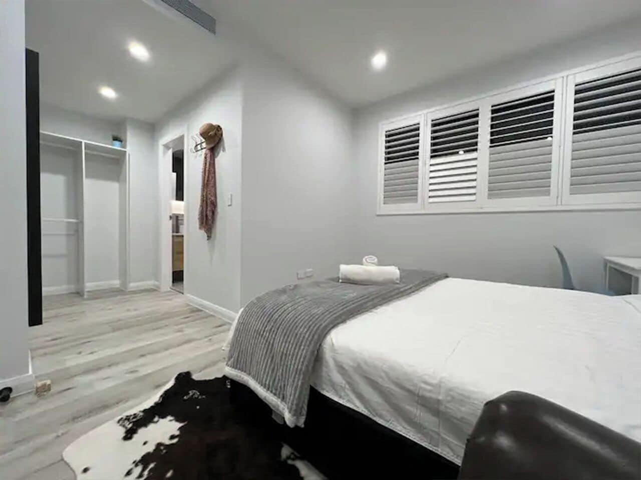 Deluxe Room, 1 Queen Bed, Non Smoking | Free WiFi