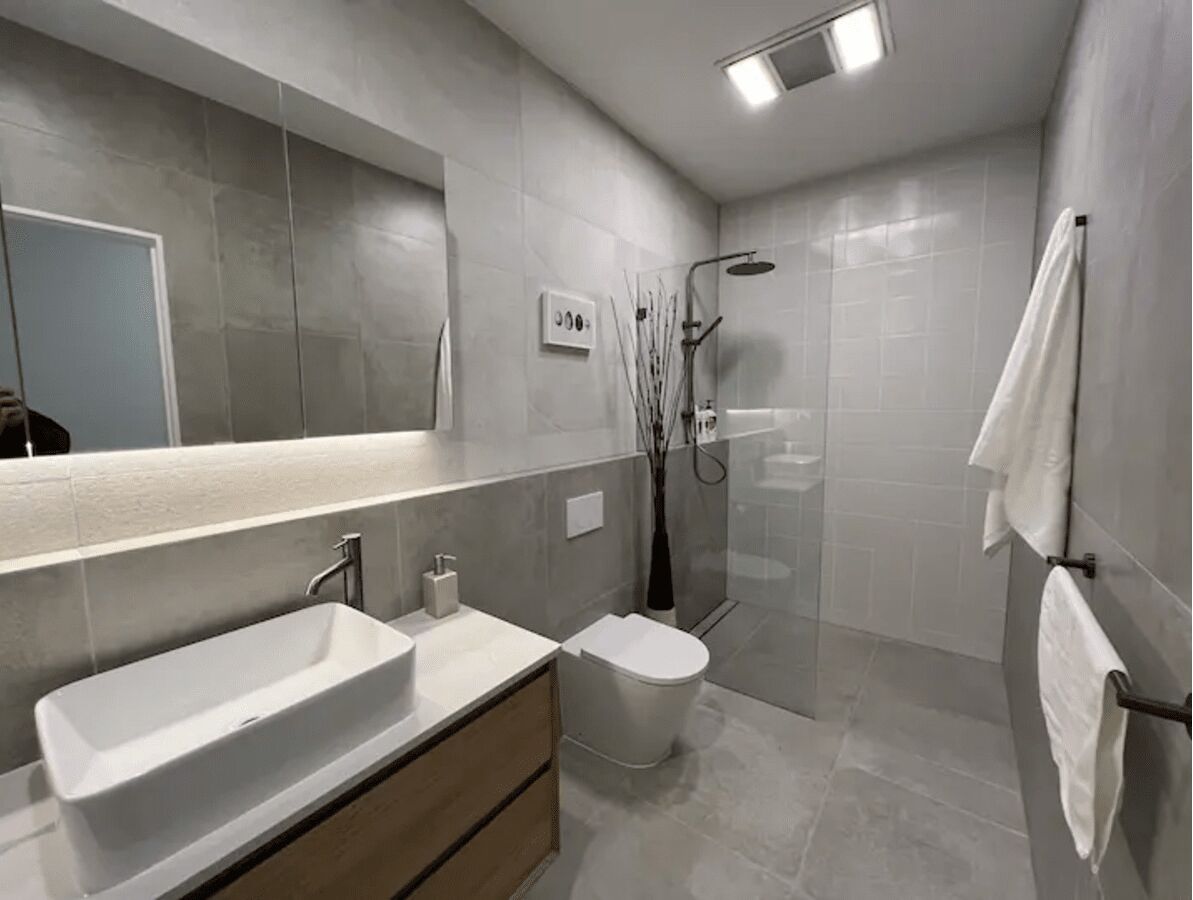Standard Room, 1 Katil Kelamin (Double), Non Smoking | Bilik Mandi | Tuala disediakan, sabun, syampu, tisu tandas 