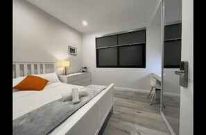 Standard Room, 1 Double Bed, Non Smoking | Free WiFi