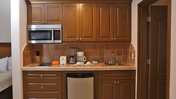 Microwave, stovetop, dishwasher, coffee/tea maker