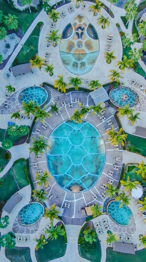 Piscine couverte, piscine extérieure