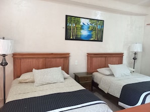 Comfort tweepersoonskamer, balkon | Een bureau, een laptopwerkplek, gratis wifi, beddengoed