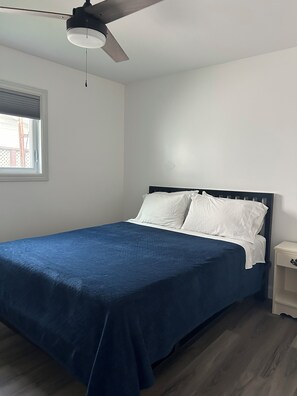 3 bedrooms, free WiFi, bed sheets - Family Cottage on Balsam Lake (Kirkfield)