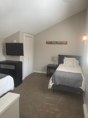 2 bedrooms, iron/ironing board, free WiFi, bed sheets - Updated Mount Bachelor Village 2-bedroom Condo,  Enjoy Resort Amenities! with AC (Bend)