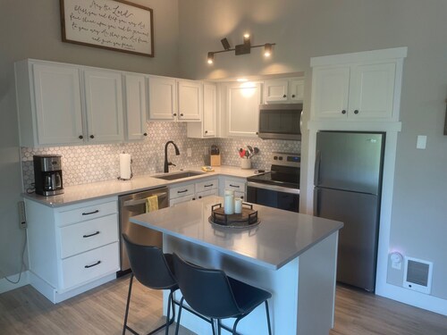 Updated Mount Bachelor Village 2-bedroom Condo,  Enjoy Resort Amenities! with AC