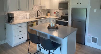 Updated Mount Bachelor Village 2-bedroom Condo, Enjoy Resort Amenities! with AC