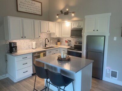 Updated Mount Bachelor Village 2-bedroom Condo,  Enjoy Resort Amenities! with AC