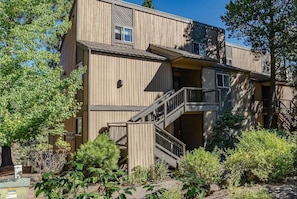 Exterior - Updated Mount Bachelor Village 2-bedroom Condo,  Enjoy Resort Amenities! with AC (Bend)