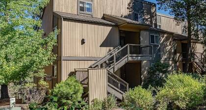 Updated Mount Bachelor Village 2-bedroom Condo, Enjoy Resort Amenities! with AC