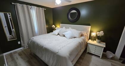 Cozy 1-bedroom in West 7th with WiFi, AC, sofabed, full bath and kitchen