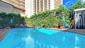 Pool - ☮Ocean View, Spacious Studio in Waikiki w/ Pool & Lanai WAIKIKI GRAND HOTEL® 612 (Honolulu)