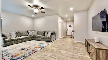 Smart-tv och eldstad