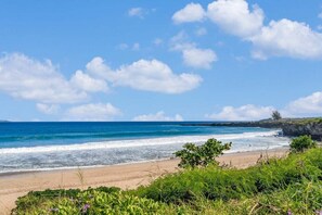 Chaises longues, serviettes de plage