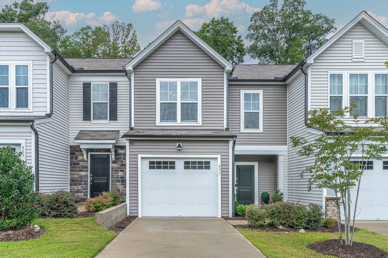 Luxury/Modern Townhome Close To Downtown Raleigh - GREAT FOR TRAVEL NURSES