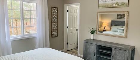 3 bedrooms, desk, iron/ironing board, travel crib