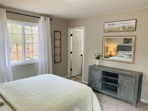 3 Schlafzimmer, Schreibtisch, Bügeleisen/Bügelbrett, Reisekinderbett