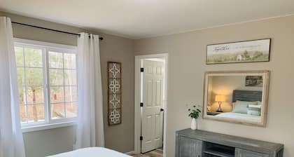 Cheerful 3 bedroom home on wooded acre. Near to Port Huron and Lake Huron.