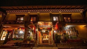 A traditional building with a sign reading "Good Fortune Inn". - Good Journey Inn (Shangri-La Guangdong Club) (Shangri-La)