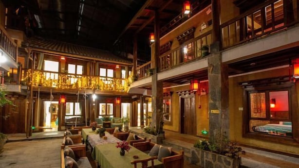 A traditional inn with a courtyard, wooden furniture, and warm lighting. - Good Journey Inn (Shangri-La Guangdong Club) (Shangri-La)