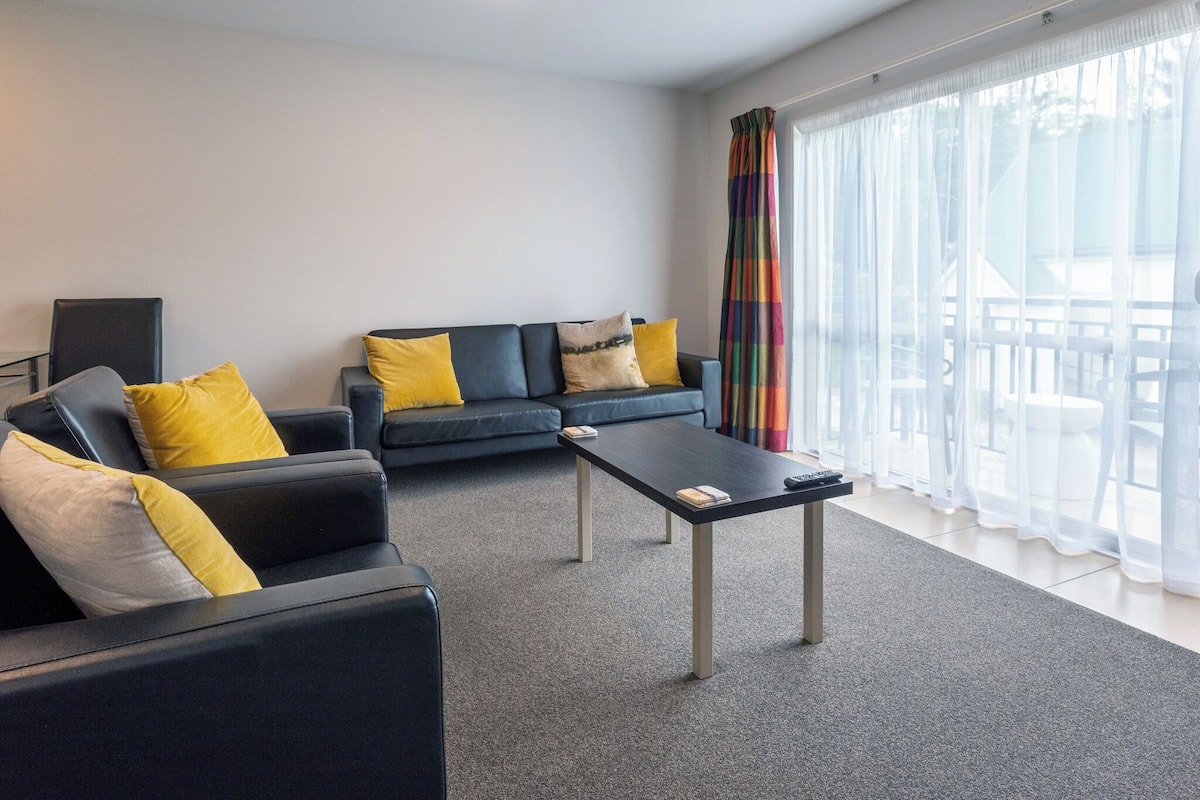 Upper Level Two Bedroom King Apartment | Living area