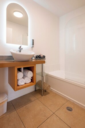 Ground Floor Two Bedroom Family Apartment | Bathroom - Tussock Peak Lodge (Hanmer Springs)