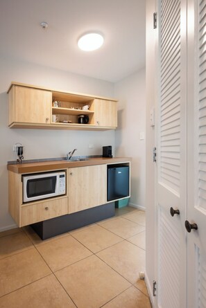 行政开间 | 私人厨房 | 迷你冰箱、微波炉、电热水壶、烤面包机