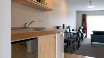 Upper Level Two Bedroom King Apartment | Bathroom