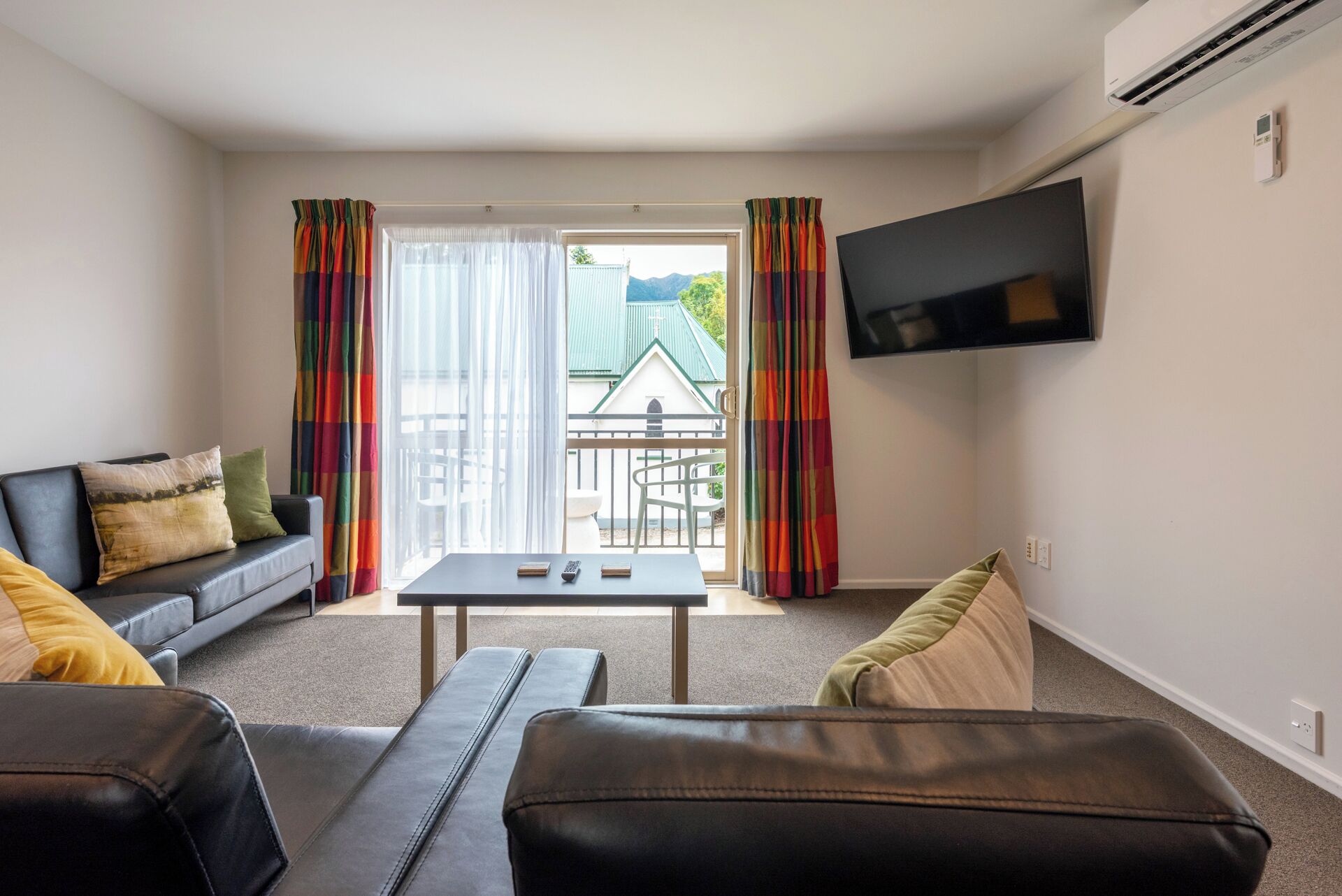 Upper Level Two Bedroom King Apartment | Terrace/patio