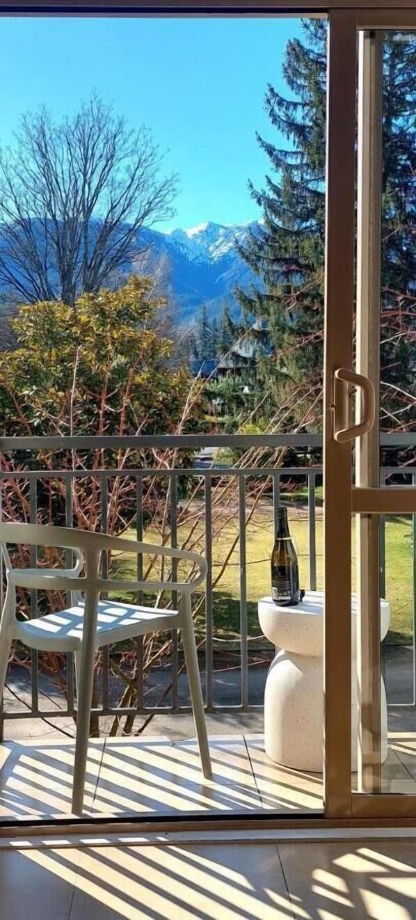 Studio | Vue sur les montagnes
