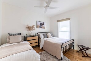 2 bedrooms, iron/ironing board, WiFi, bed sheets
