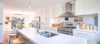 Lucy’s Place by Swan BnB Management