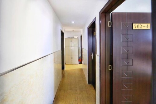 Wolong Pavilion Hotel