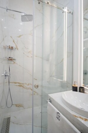 City Apartment, Balcony, City View | Bathroom - BB Signature Collection (Tbilisi)