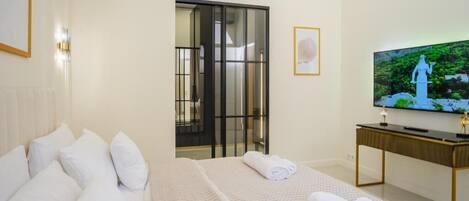 Departamento Prestigio, balcón, vista a la ciudad | 2 habitaciones, espacio para trabajar con laptop y insonorización