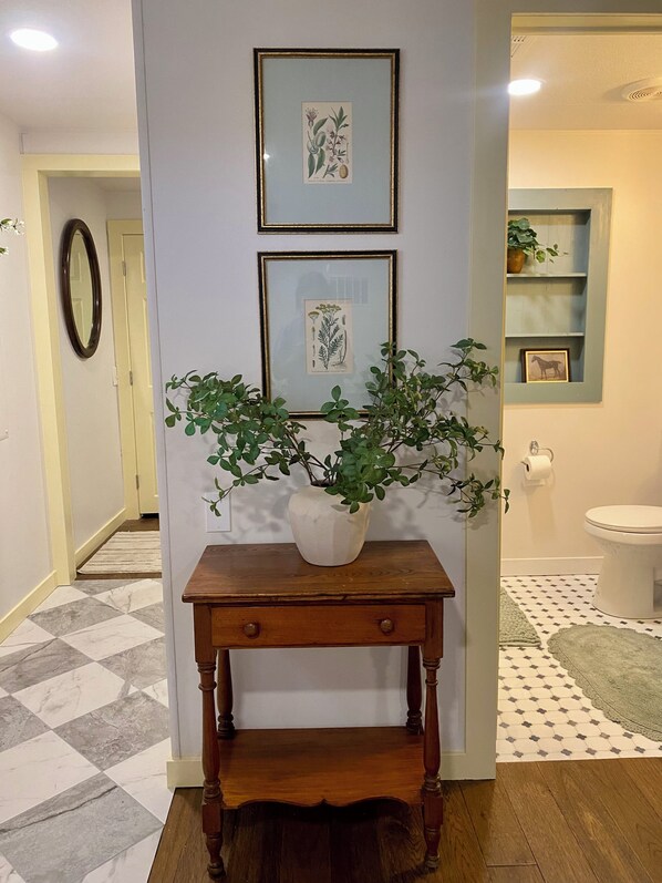 Towels, soap, shampoo, toilet paper