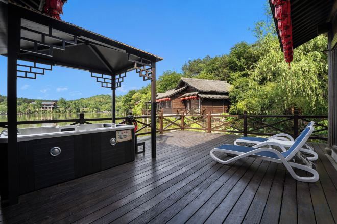 Utendørs boblebad