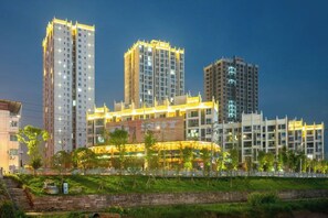 Unclassified image, 2 of 29, button - lemon hotel (Chongqing)