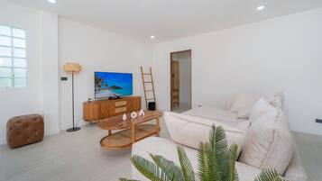 Villa Exclusive, 4 chambres, vue piscine | Coin séjour