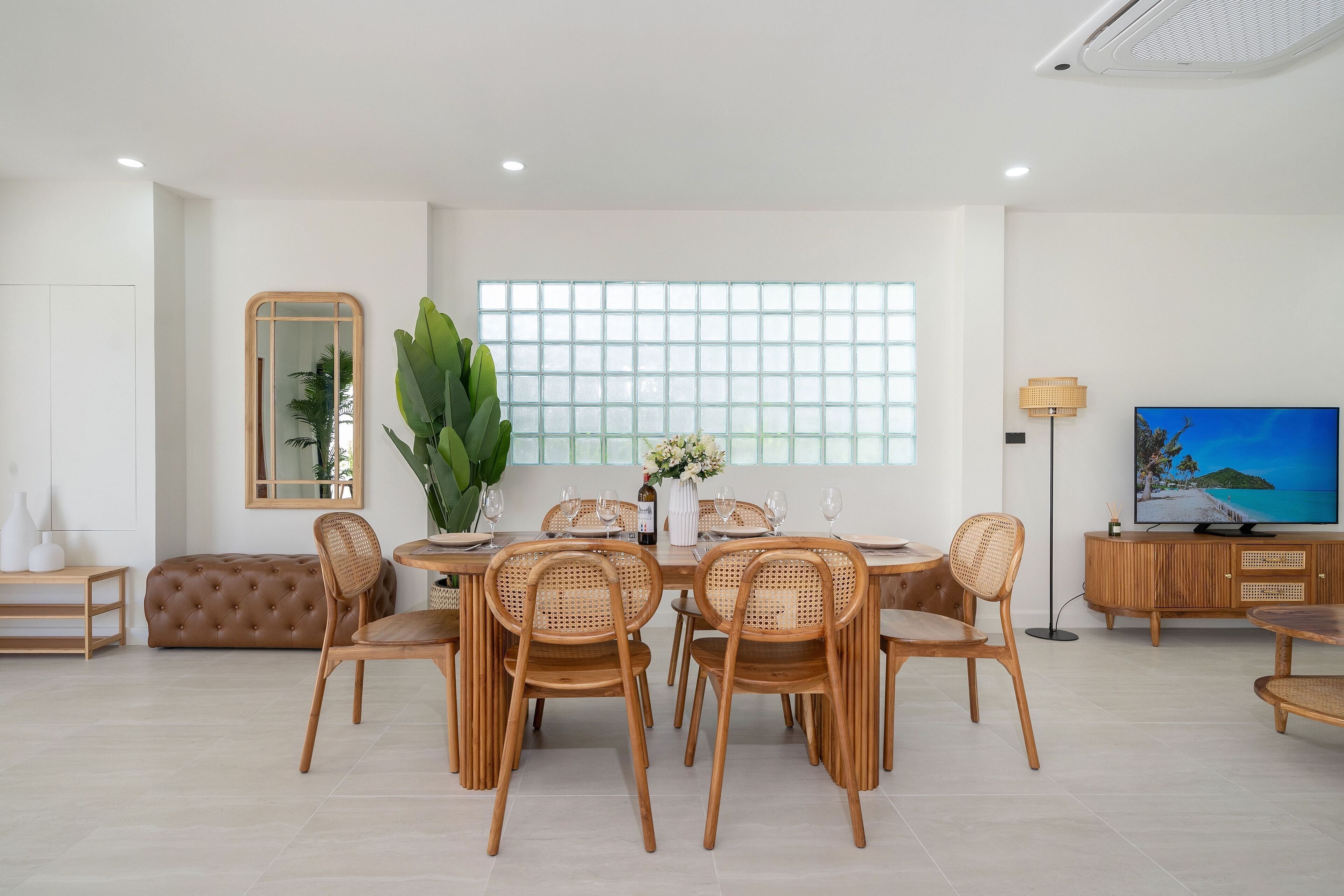 Exclusive-Villa, 4 Schlafzimmer, Poolblick | Essbereich im Zimmer