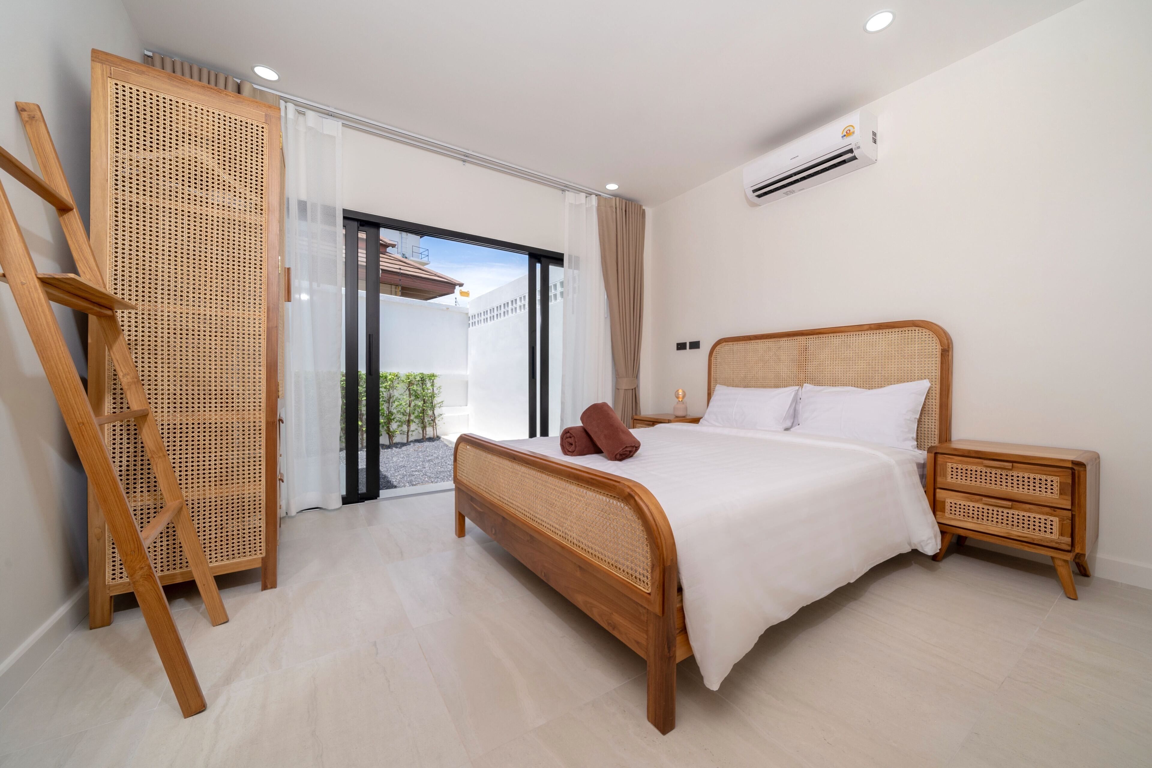 Exclusive Villa, 4 Bedrooms, Pool View | 4 bedrooms, desk, free WiFi, bed sheets