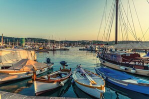 Imej tidak diklasifikasikan, 3 daripada 16, butang