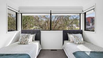 4 habitaciones, tabla de planchar con plancha, wifi y ropa de cama