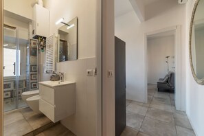 Dusj, hårføner og bidé