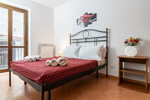 1 slaapkamer, een strijkplank/strijkijzer, wifi, beddengoed