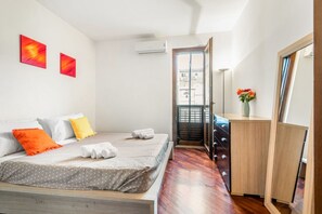 1 slaapkamer, een strijkplank/strijkijzer, wifi, beddengoed