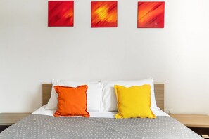 1 slaapkamer, een strijkplank/strijkijzer, wifi, beddengoed