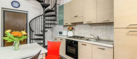 Fridge, microwave, oven, stovetop