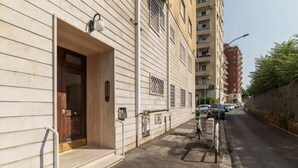 Exterior detail - Zama Square Huge Apartment (Roma)